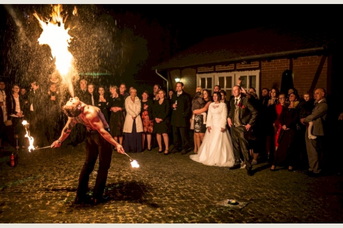 Romantische Feuershow zur Hochzeit - besser als Feuerwerk!