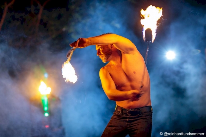 Romantische Feuershow zur Hochzeit - besser als Feuerwerk!